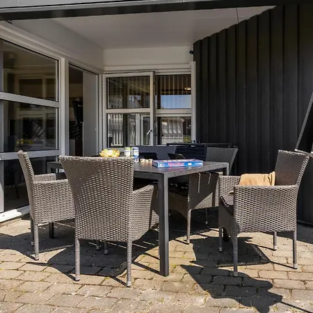 Apartment Bad, Lejl 8